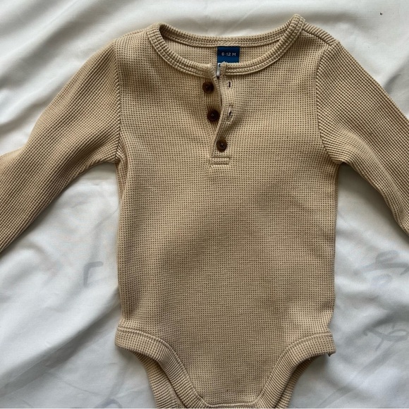 Old Navy Cozy Kids Thermal One Piece Henley in Cream Size 6-12 Months - Picture 3 of 12